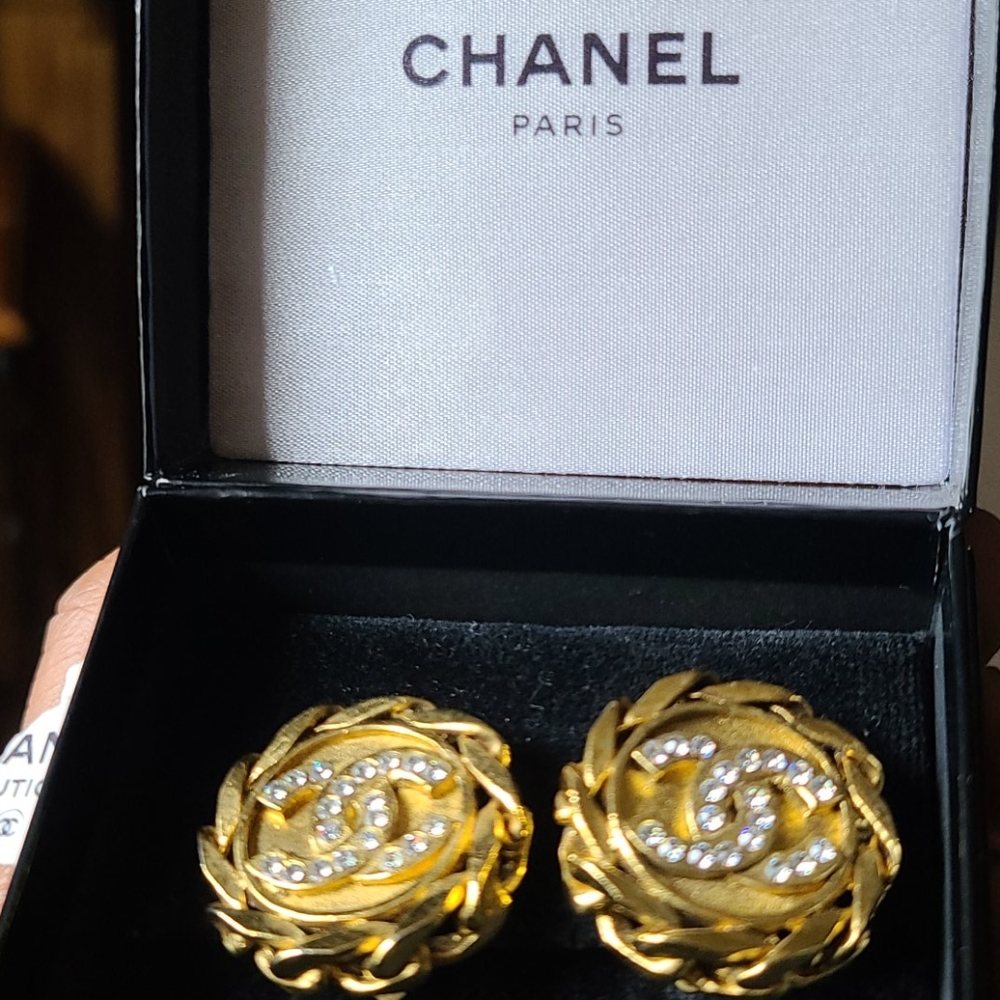 Chanel Vintage rhinestone CC clip on earrings - Picture 7 of 7